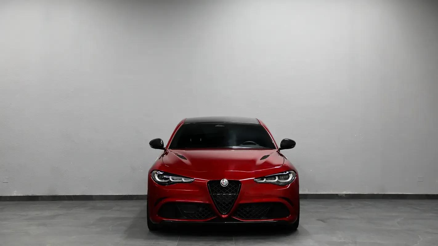 Alfa Romeo Giulia 2.0 AT AWD (280 حصان) - 2