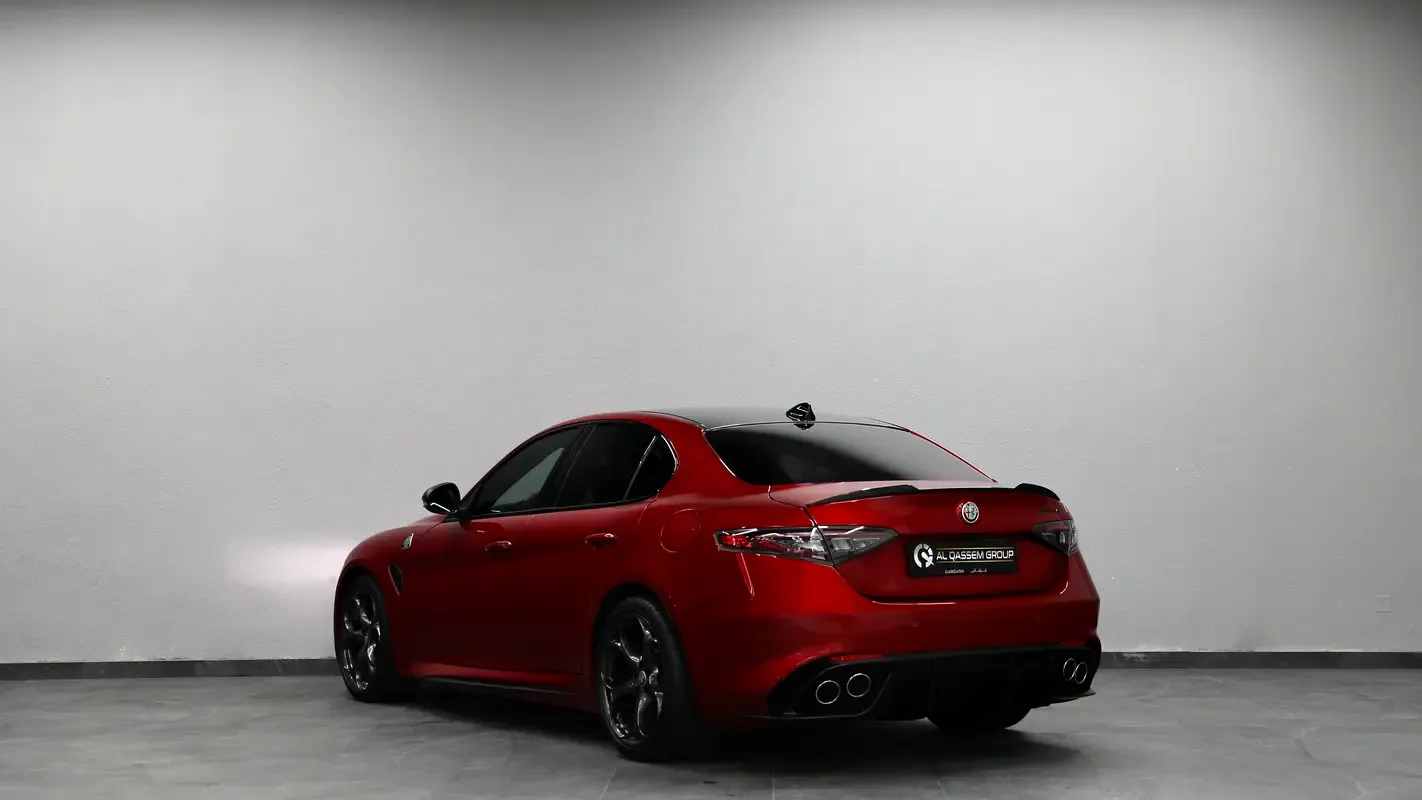 Alfa Romeo Giulia 2.0 AT AWD (280 حصان) - 4