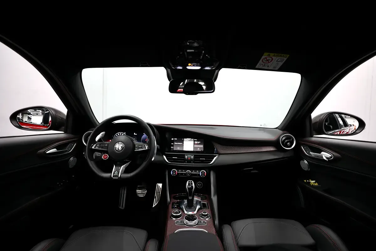 Alfa Romeo Giulia 2.0 AT AWD (280 حصان) - 13