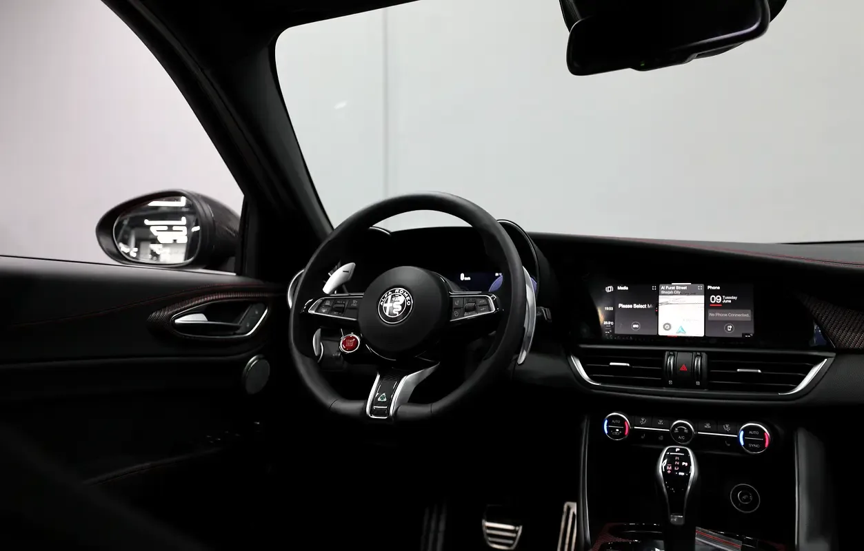 Alfa Romeo Giulia 2.0 AT AWD (280 حصان) - 14
