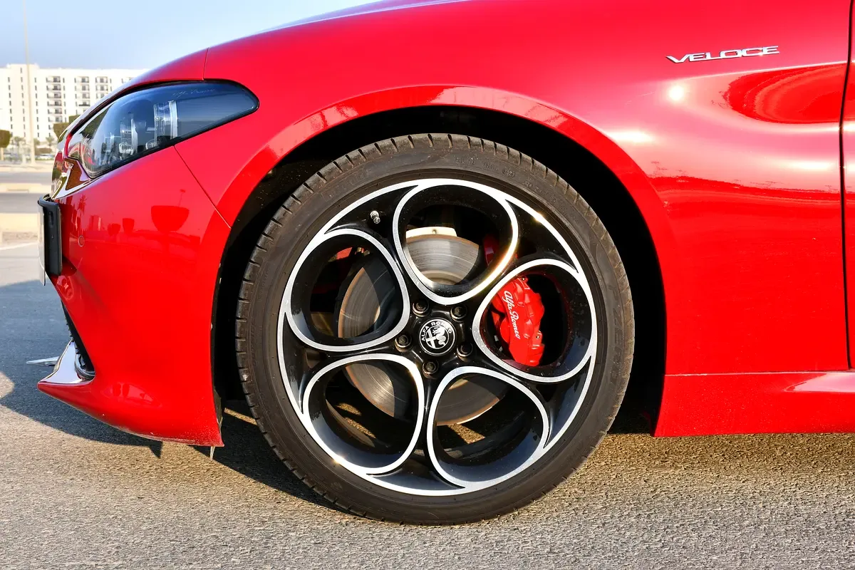 Alfa Romeo Giulia 2.0 AT AWD (280 hp) - 6