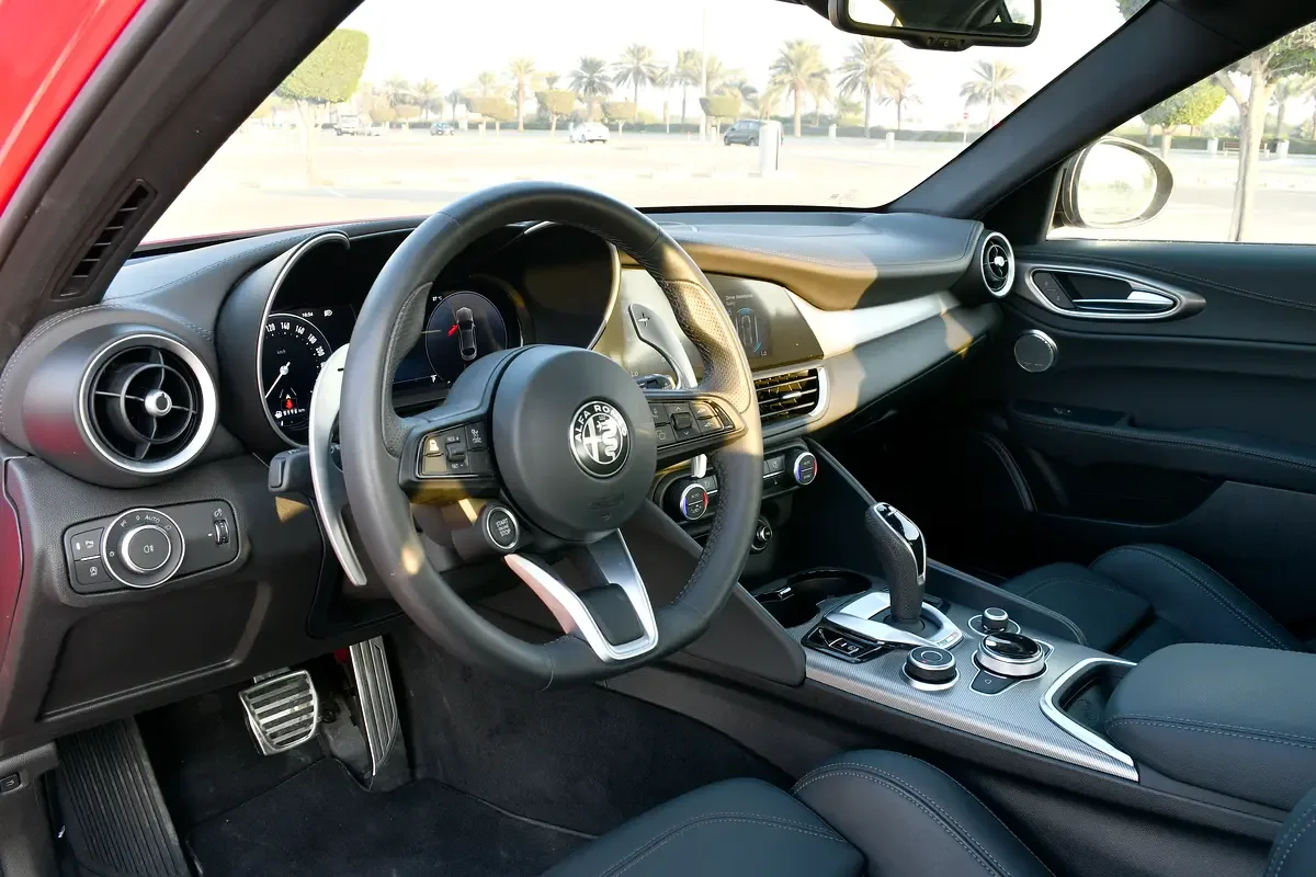 Alfa Romeo Giulia 2.0 AT AWD (280 hp) - 11