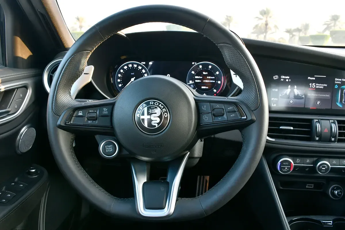Alfa Romeo Giulia 2.0 AT AWD (280 hp) - 15