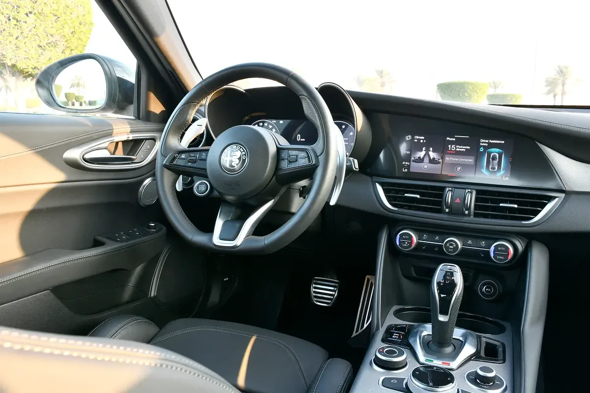 Alfa Romeo Giulia 2.0 AT AWD (280 hp) - 14