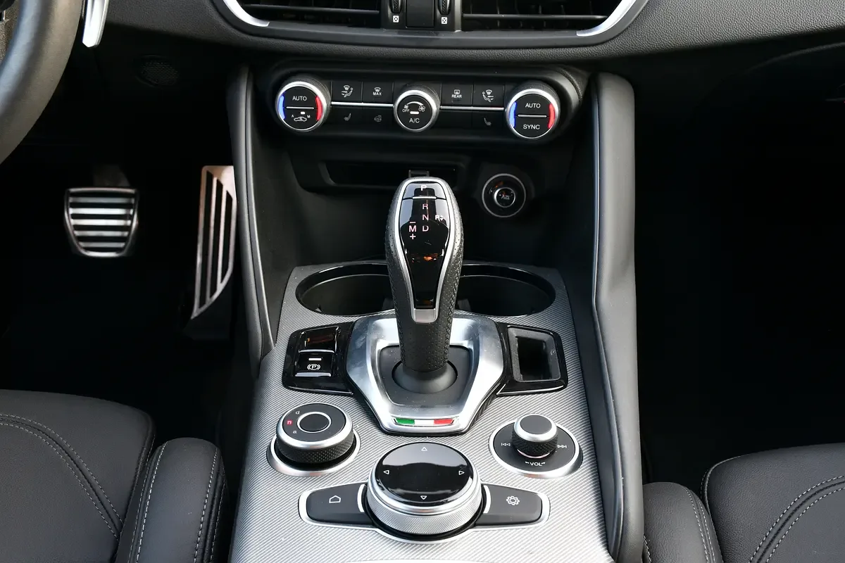 Alfa Romeo Giulia 2.0 AT AWD (280 hp) - 18