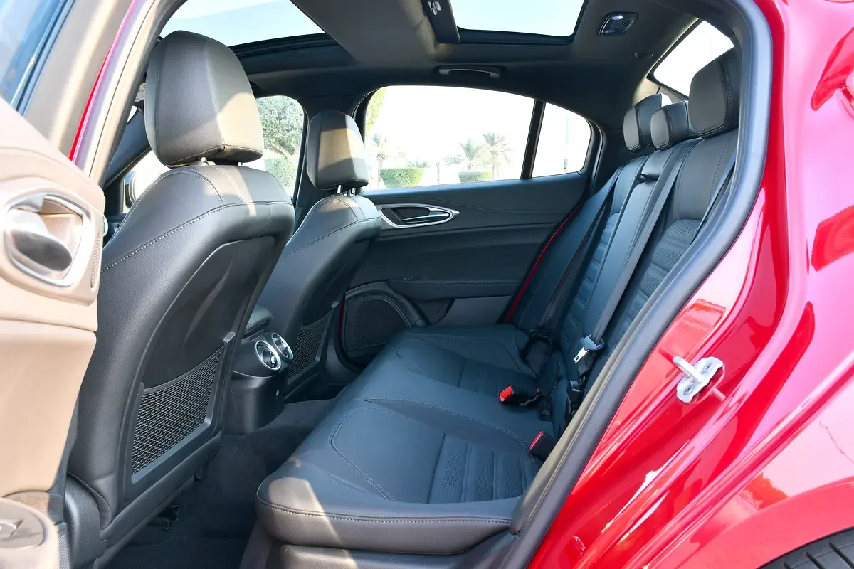 Alfa Romeo Giulia 2.0 AT AWD (280 hp) - 19