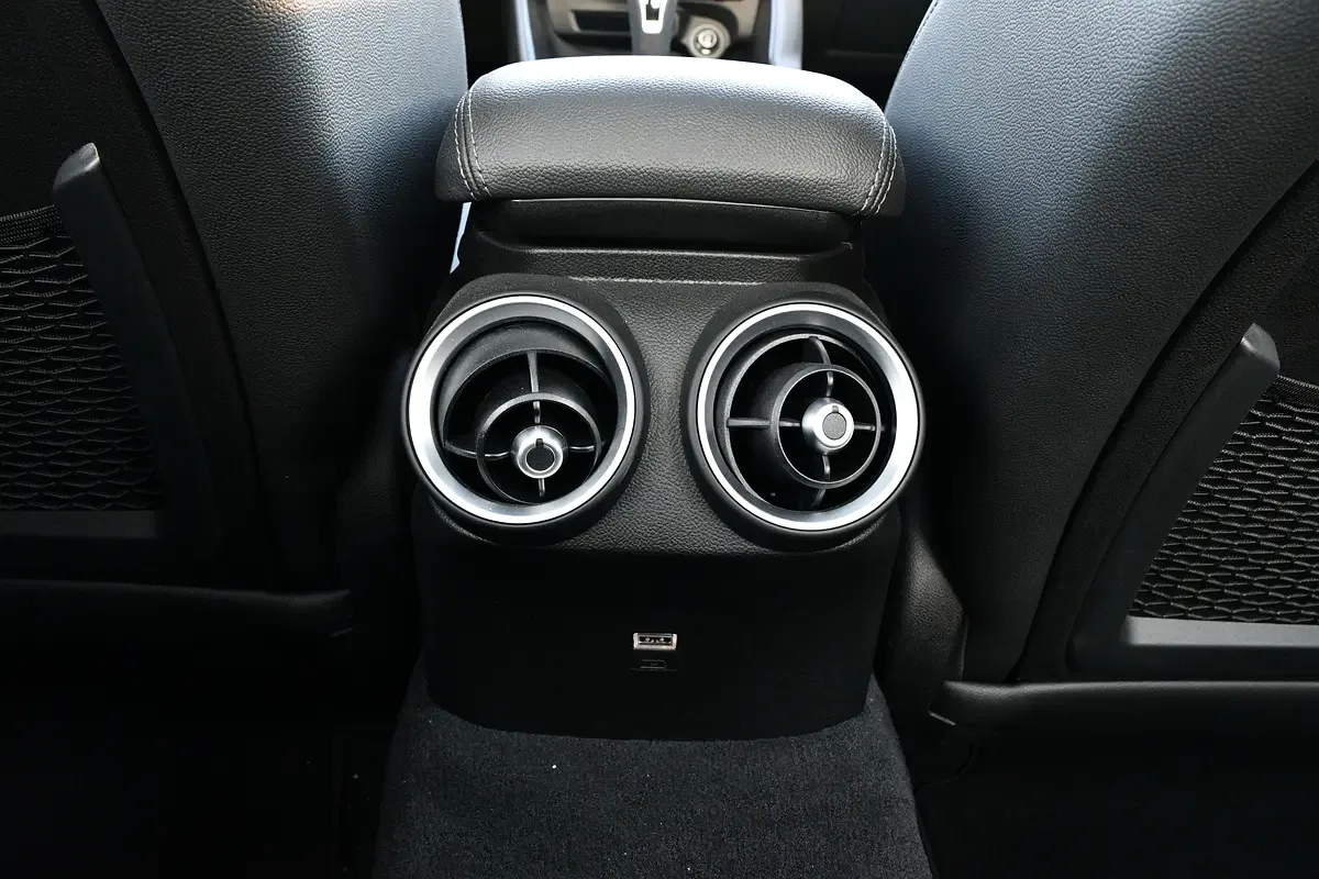 Alfa Romeo Giulia 2.0 AT AWD (280 hp) - 20