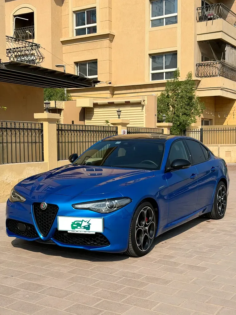 Alfa Romeo Giulia 2.0 AT AWD (280 حصان)