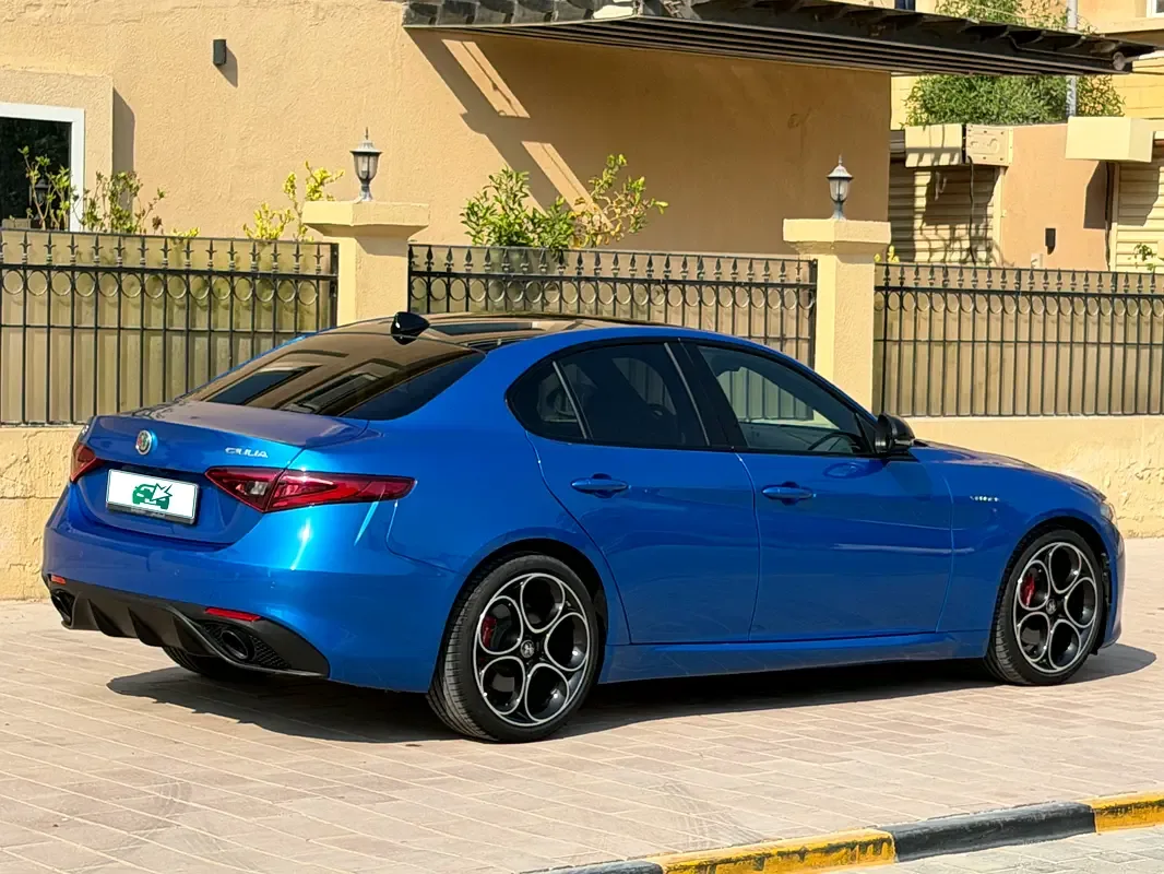 Alfa Romeo Giulia 2.0 AT AWD (280 حصان) - 2
