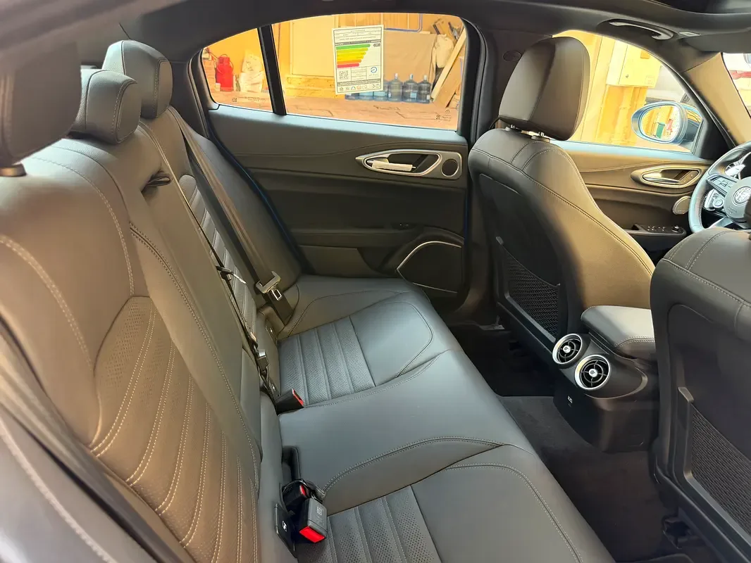 Alfa Romeo Giulia 2.0 AT AWD (280 حصان) - 11
