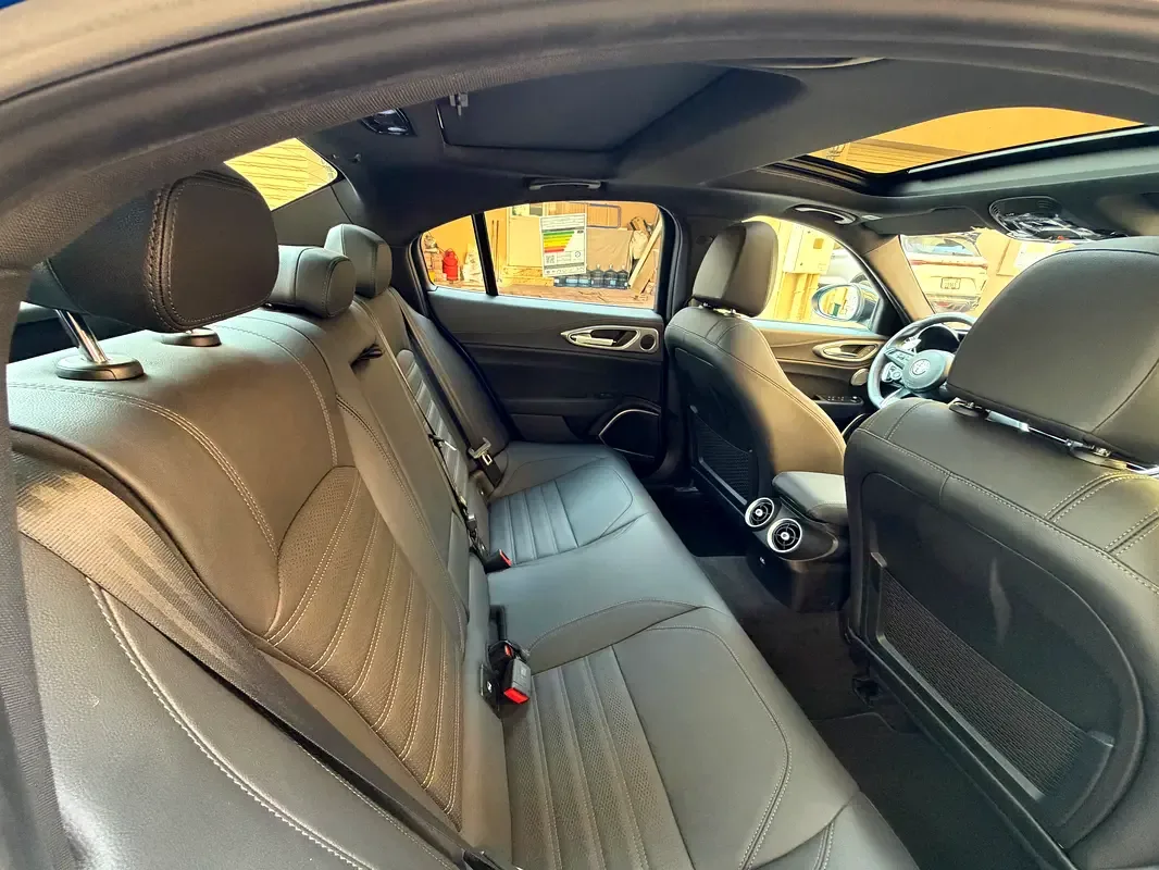 Alfa Romeo Giulia 2.0 AT AWD (280 حصان) - 14