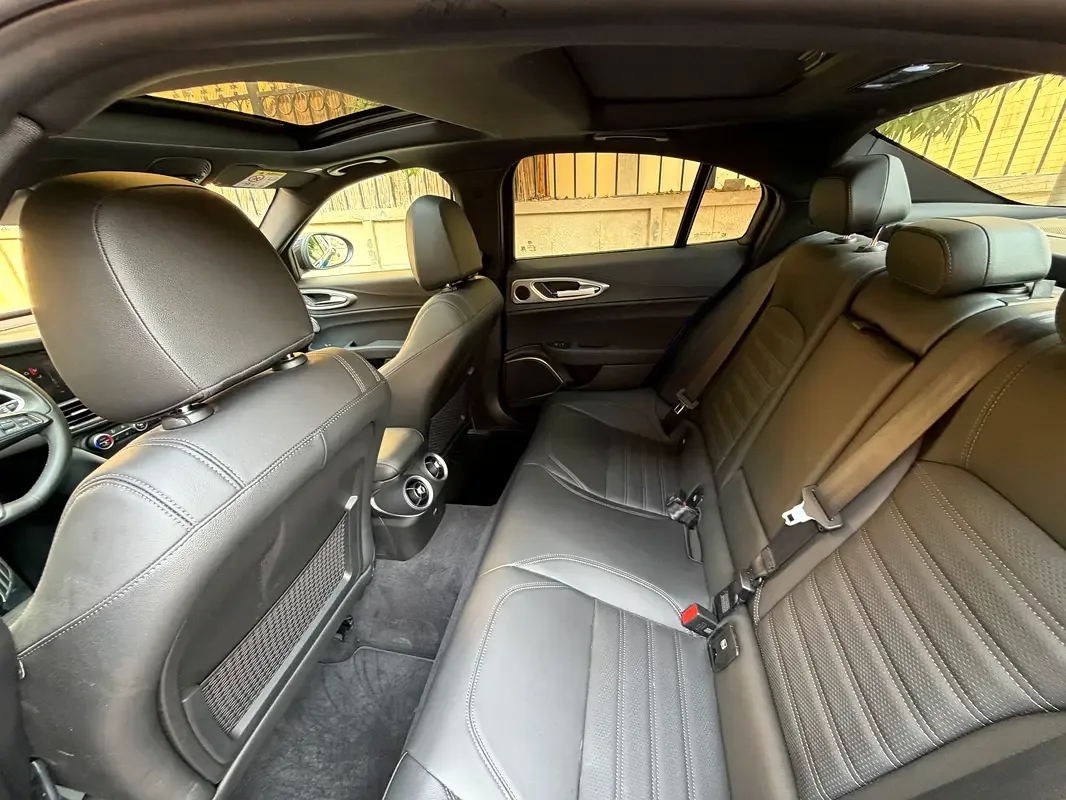 Alfa Romeo Giulia 2.0 AT AWD (280 حصان) - 12