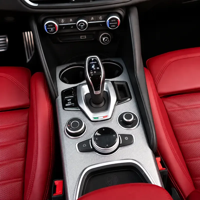Alfa Romeo Giulia 2.0 AT AWD (280 حصان) - 11
