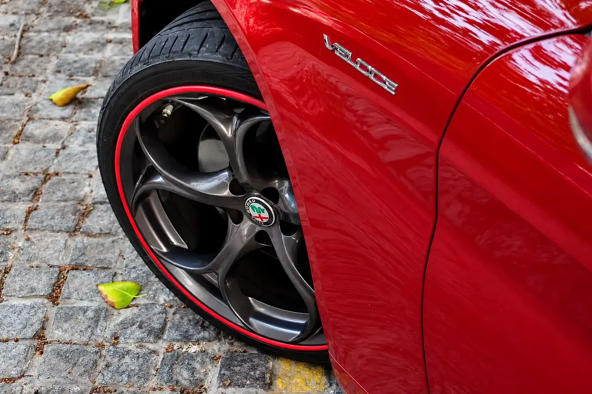 Alfa Romeo Giulia 2.0 AT Q4 (280 حصان) - 4
