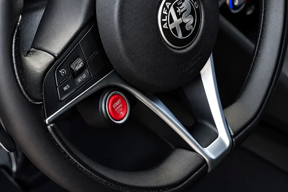 Alfa Romeo Giulia 2.0 AT Q4 (280 حصان) - 8