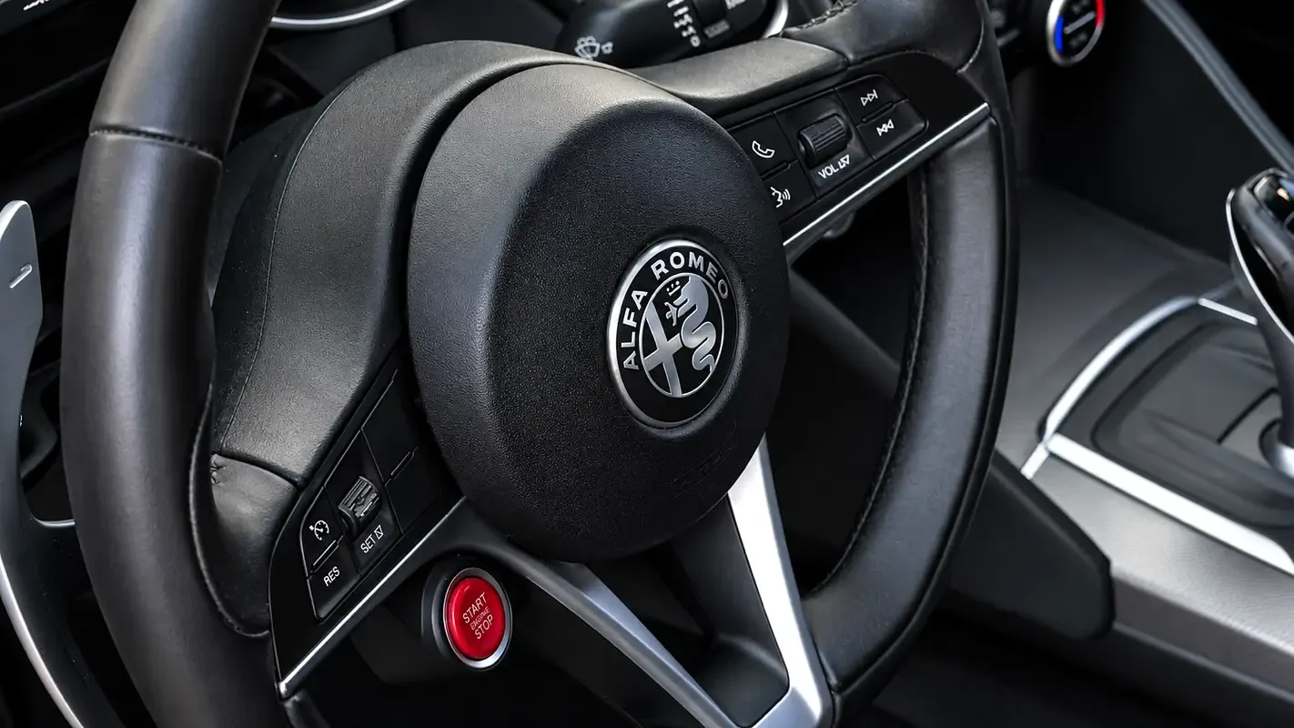 Alfa Romeo Giulia 2.0 AT Q4 (280 حصان) - 12