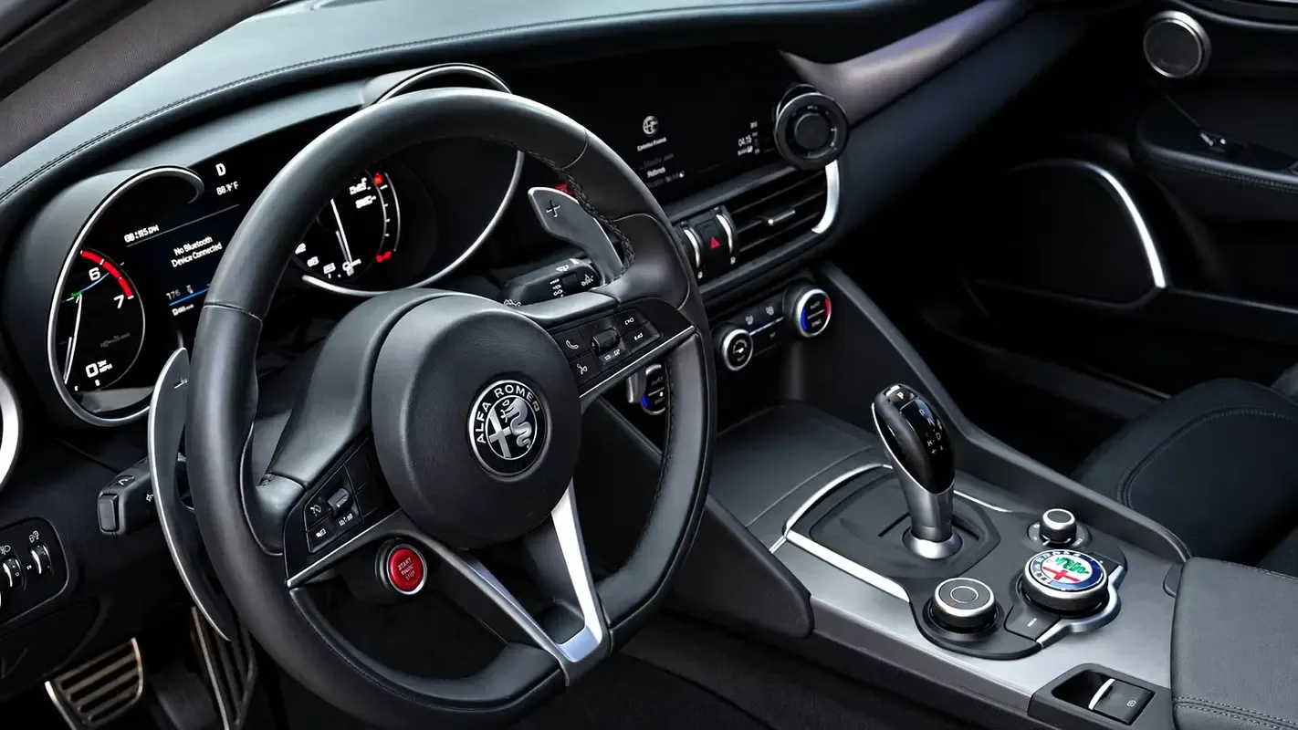 Alfa Romeo Giulia 2.0 AT Q4 (280 حصان) - 11