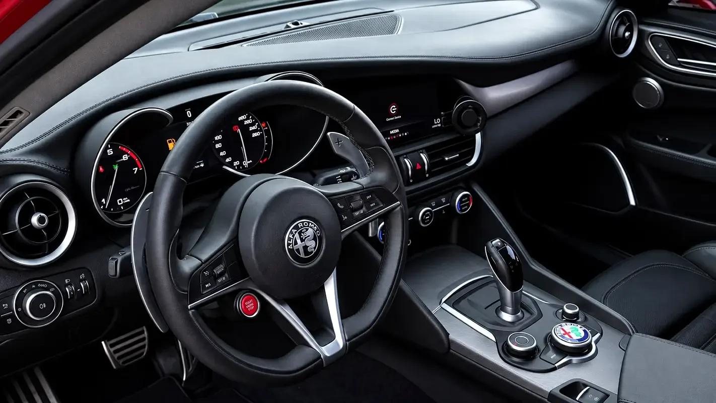 Alfa Romeo Giulia 2.0 AT Q4 (280 حصان) - 14