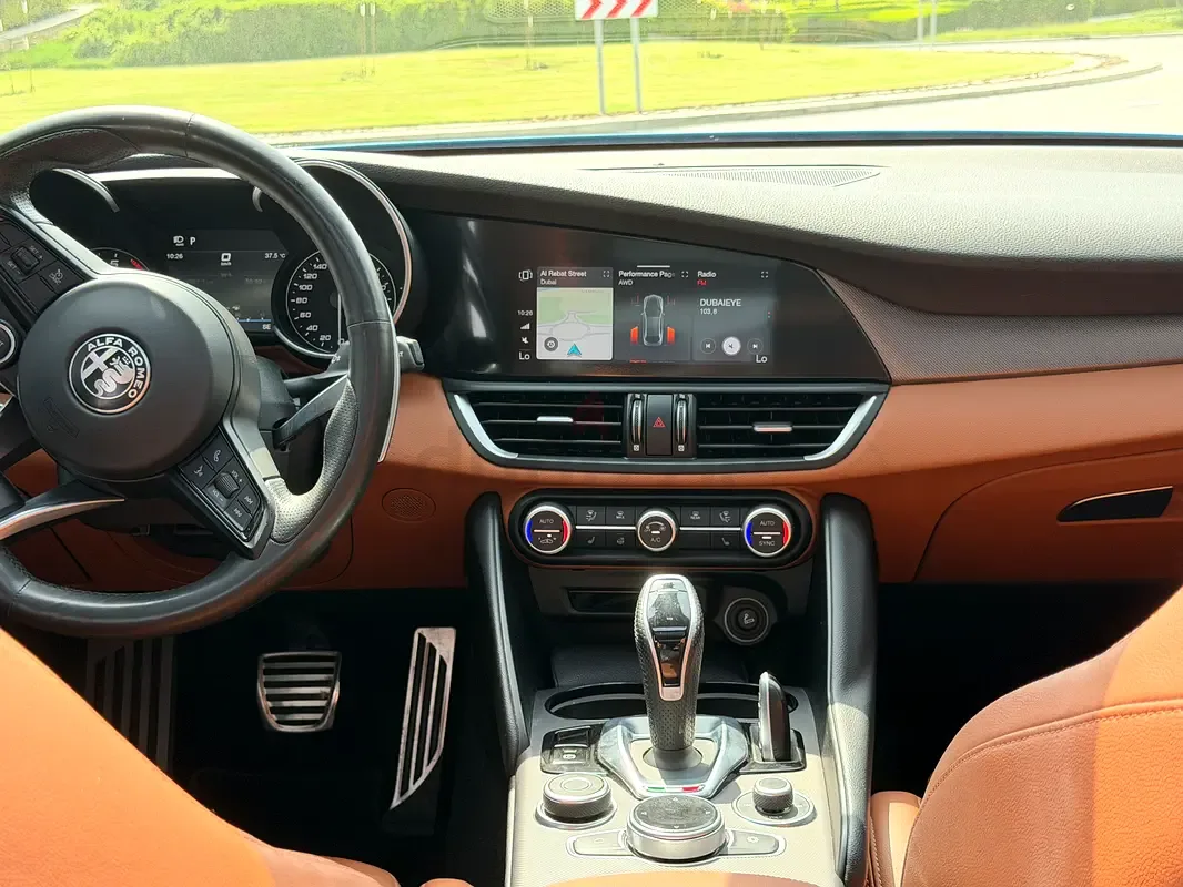 Alfa Romeo Giulia 2.0 AT RWD (280 hp) - 13