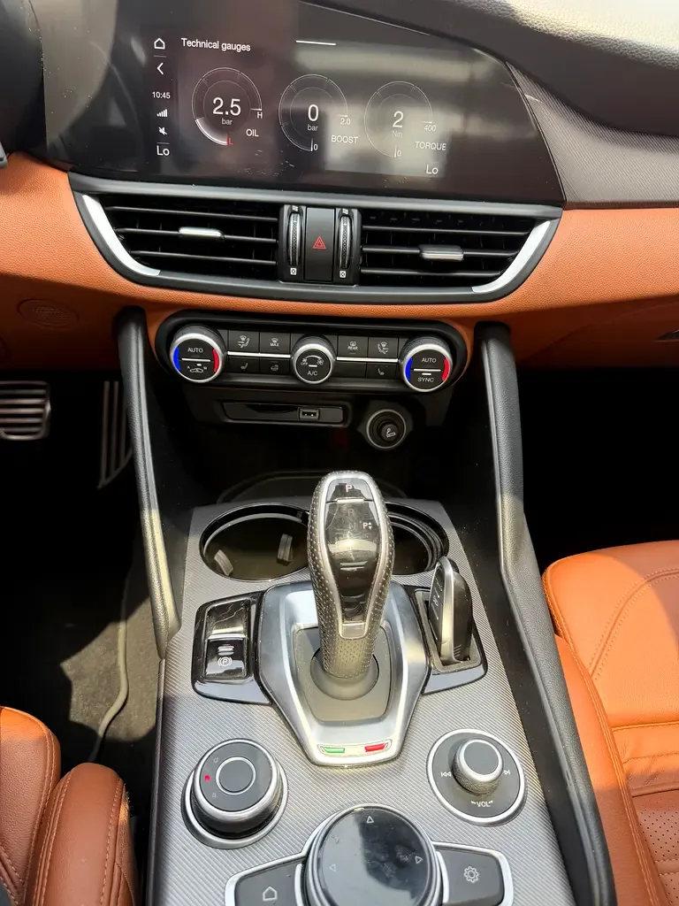 Alfa Romeo Giulia 2.0 AT RWD (280 hp) - 16