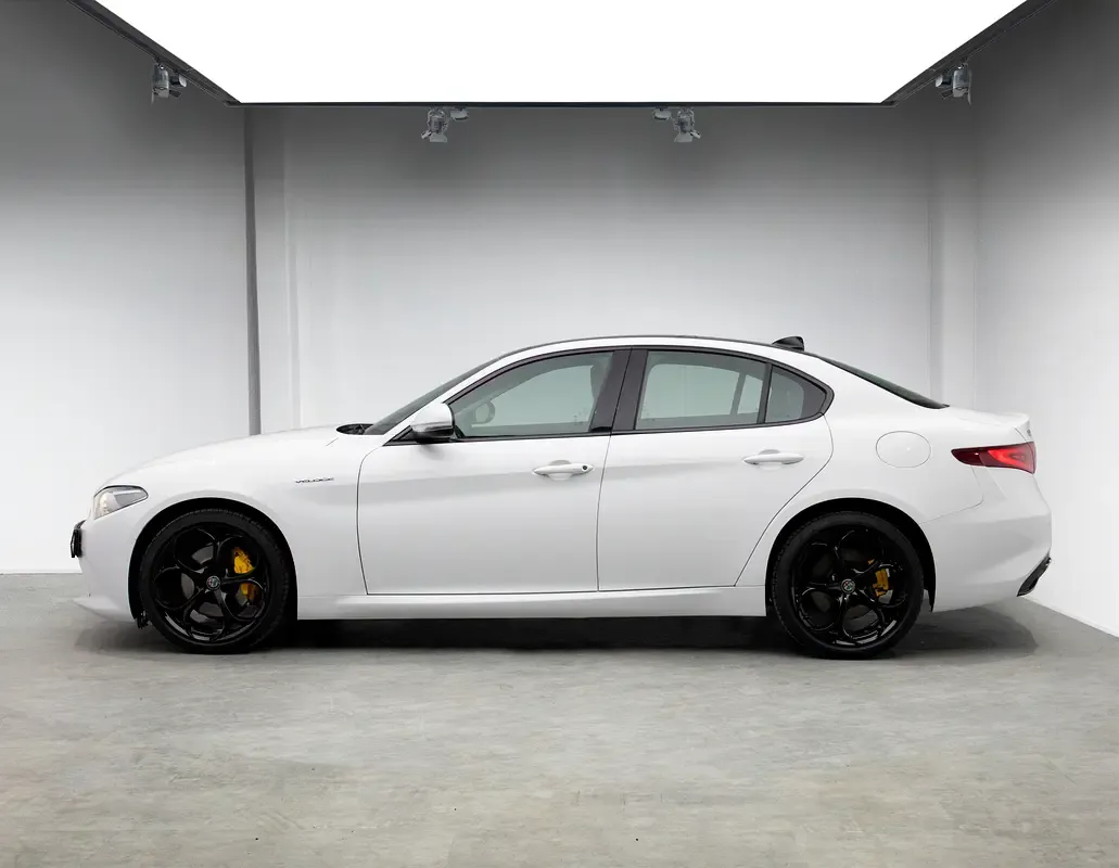 Alfa Romeo Giulia 2.0 AT RWD (280 hp) - 2