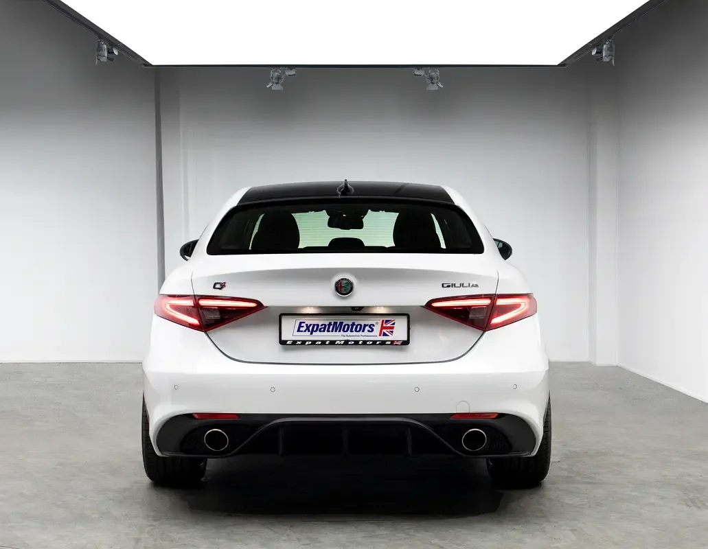 Alfa Romeo Giulia 2.0 AT RWD (280 hp) - 4