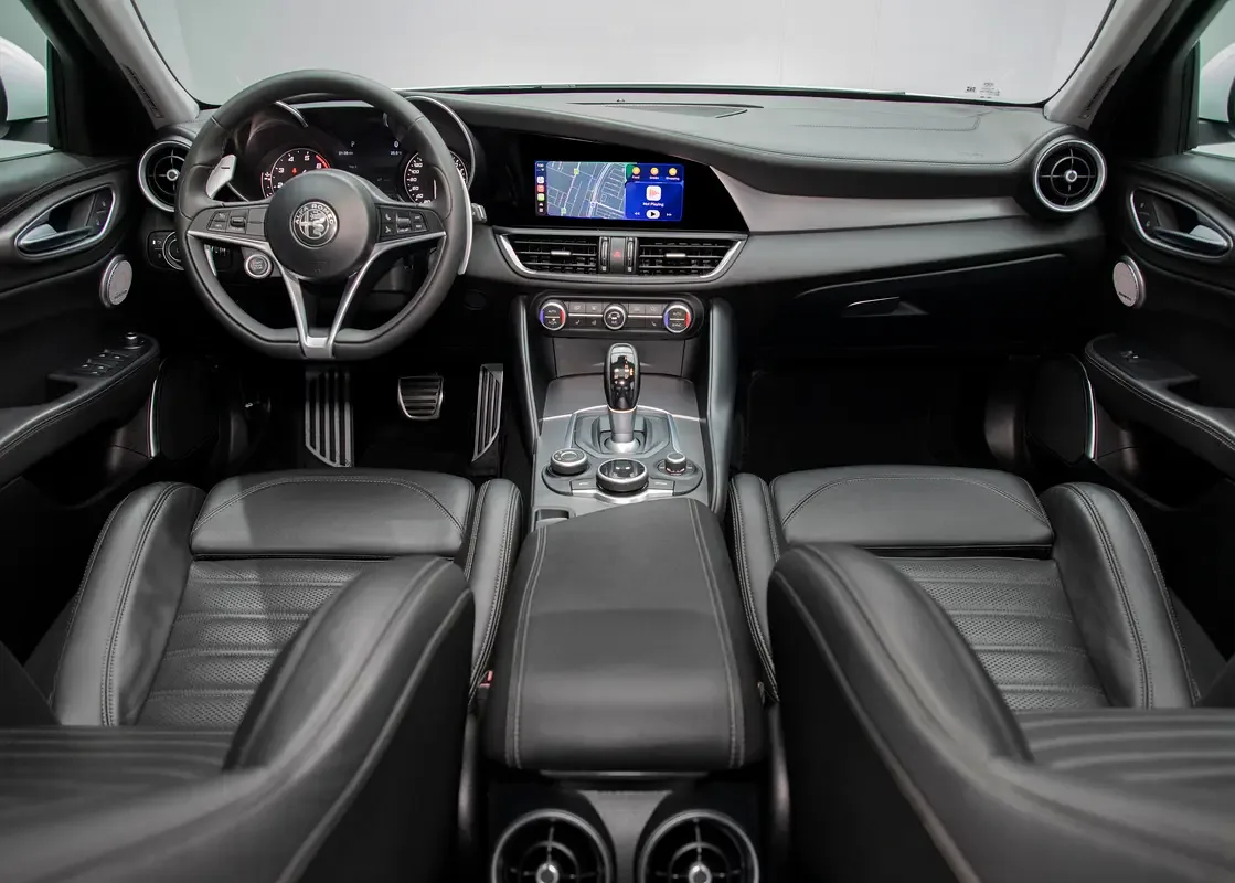 Alfa Romeo Giulia 2.0 AT RWD (280 hp) - 8