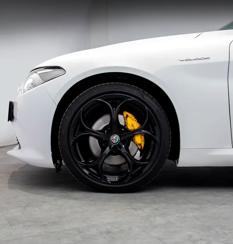 Alfa Romeo Giulia 2.0 AT RWD (280 hp) - 17