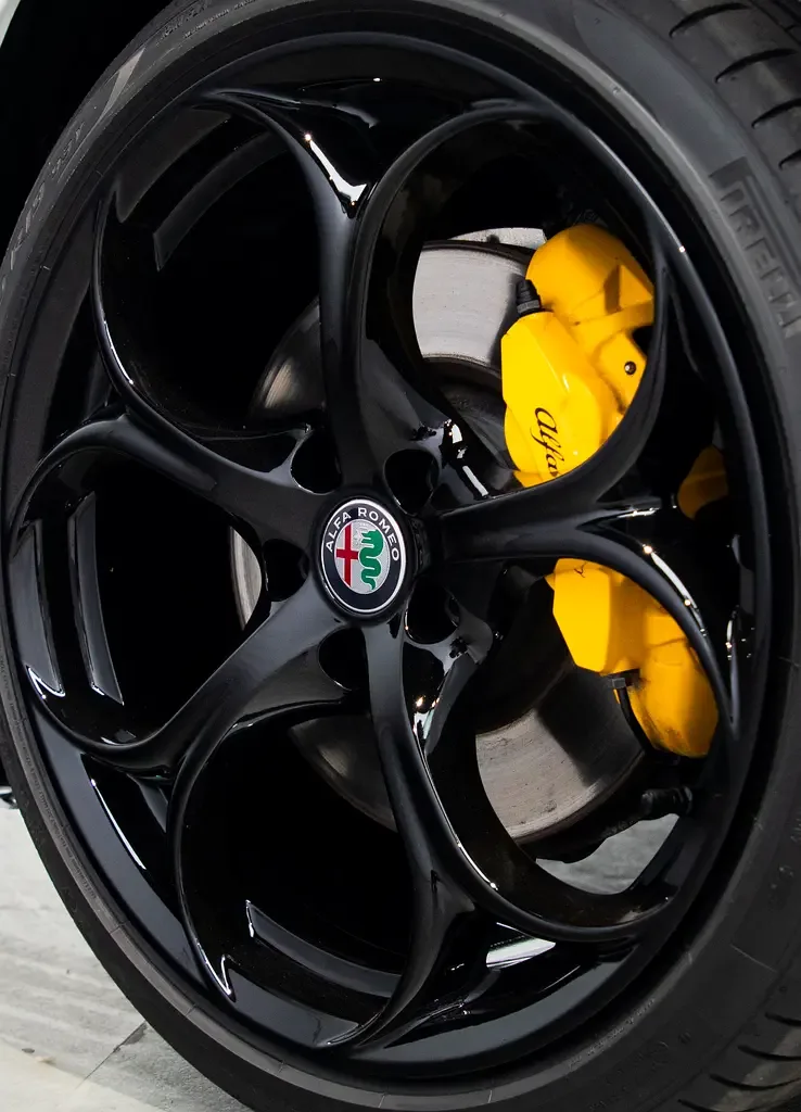 Alfa Romeo Giulia 2.0 AT RWD (280 hp) - 18