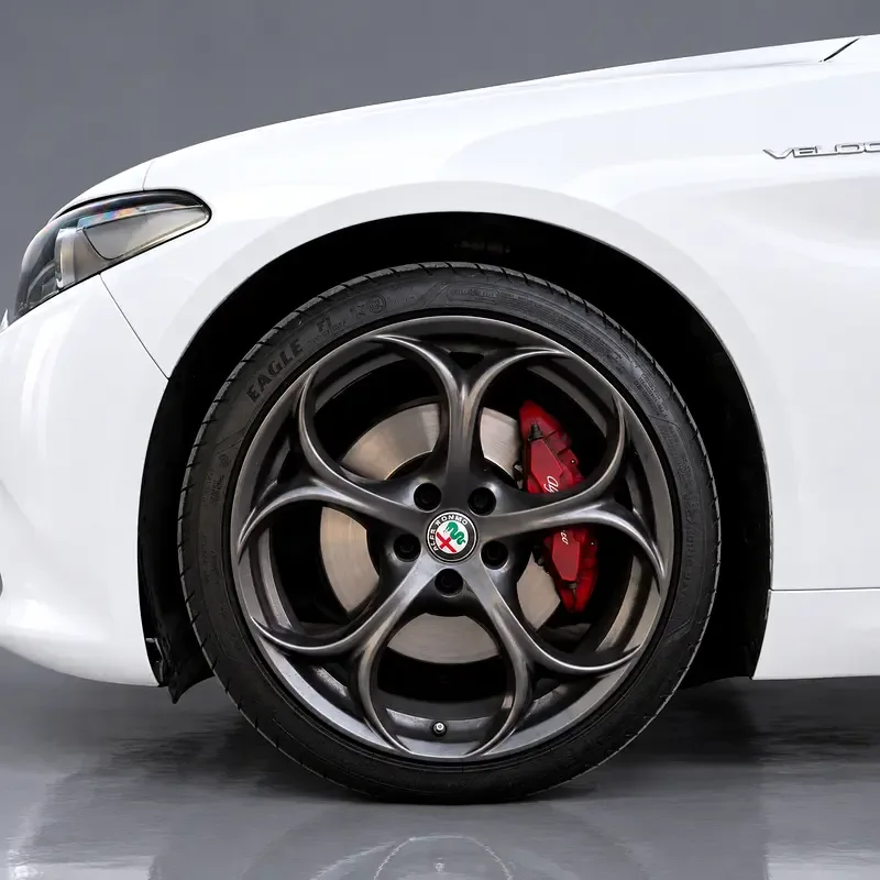 Alfa Romeo Giulia 2.0 AT RWD (280 حصان) - 6