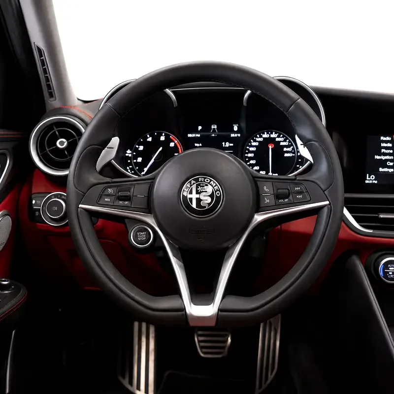 Alfa Romeo Giulia 2.0 AT RWD (280 حصان) - 8