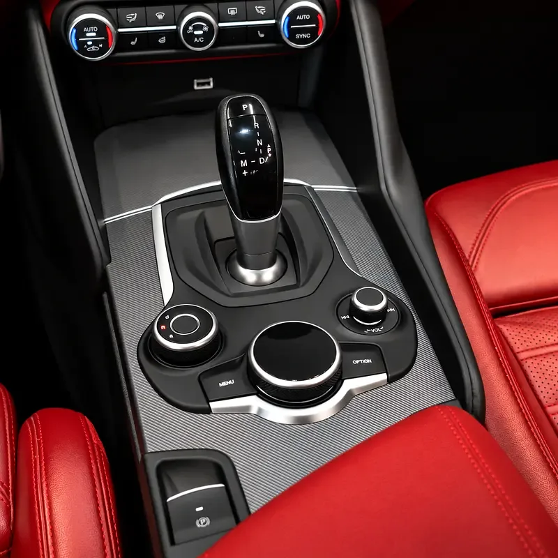Alfa Romeo Giulia 2.0 AT RWD (280 حصان) - 11