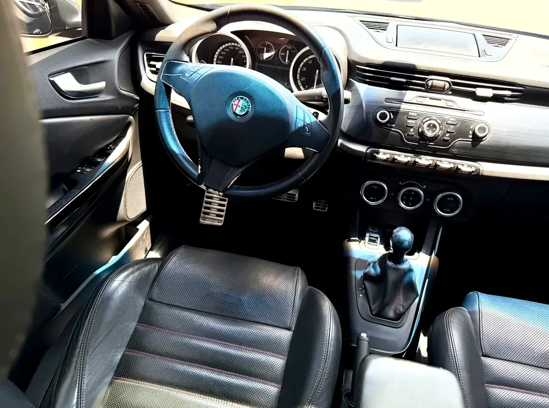 Alfa Romeo Giulietta 1.4 AMT (170 حصان) - 12