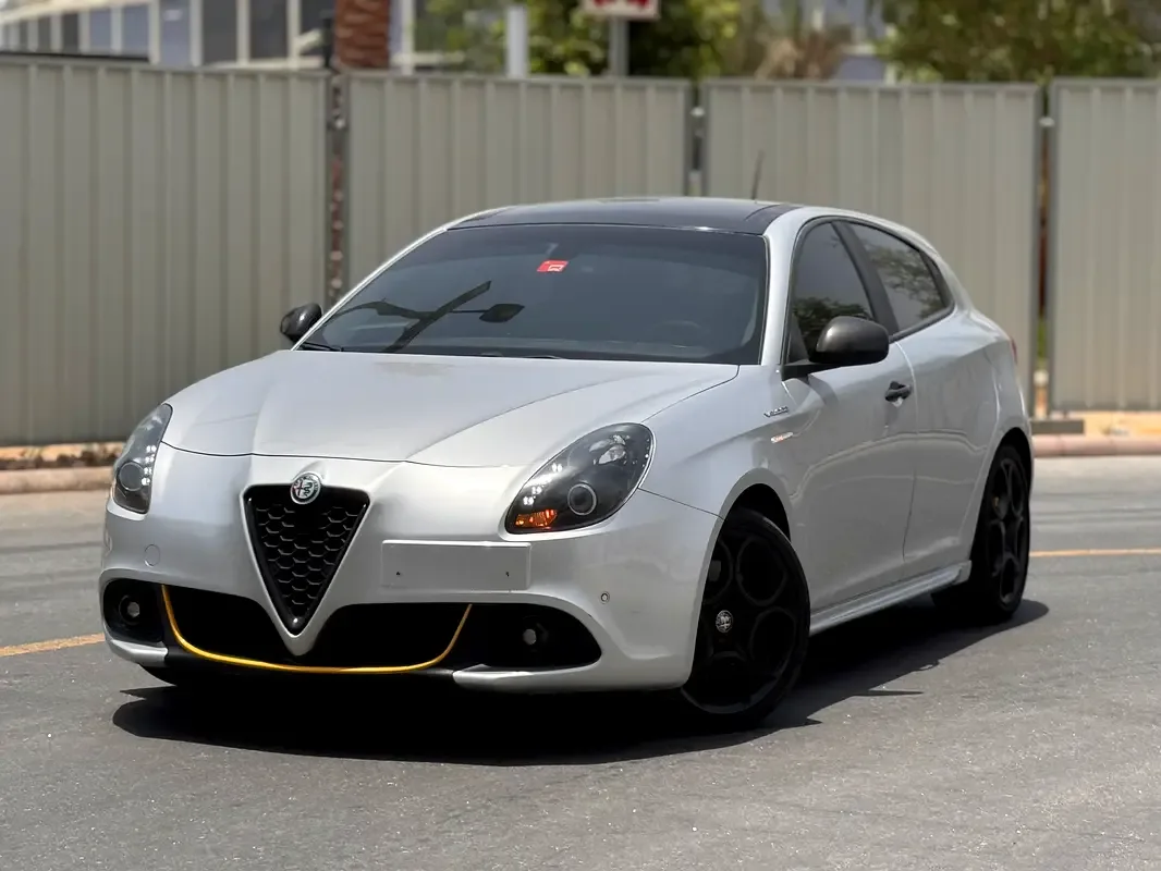 Alfa Romeo Giulietta 1.7 AMT (240 hp)