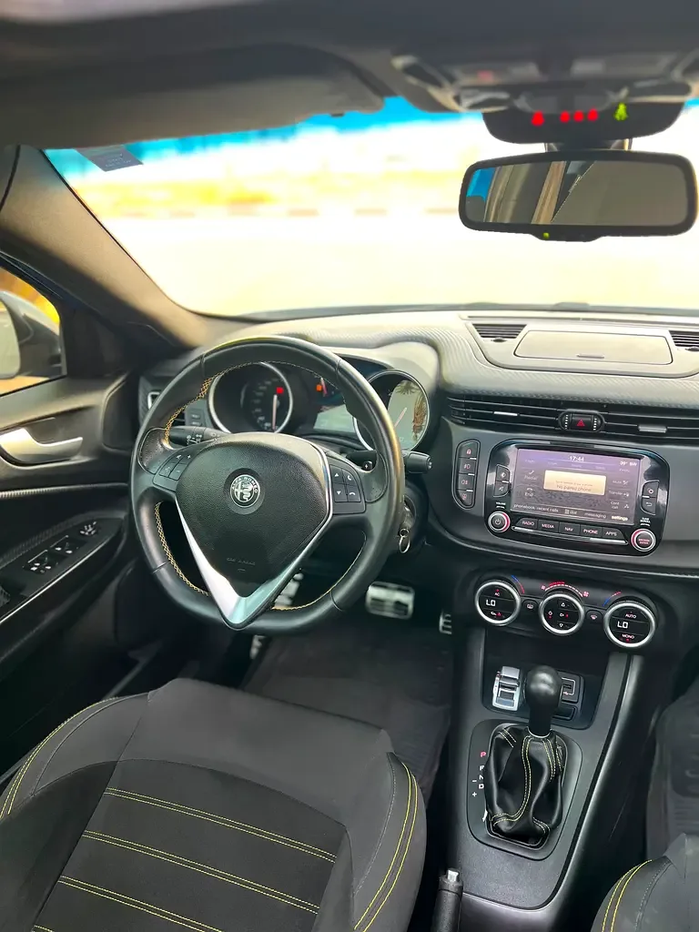 Alfa Romeo Giulietta 1.7 AMT (240 حصان) - 8