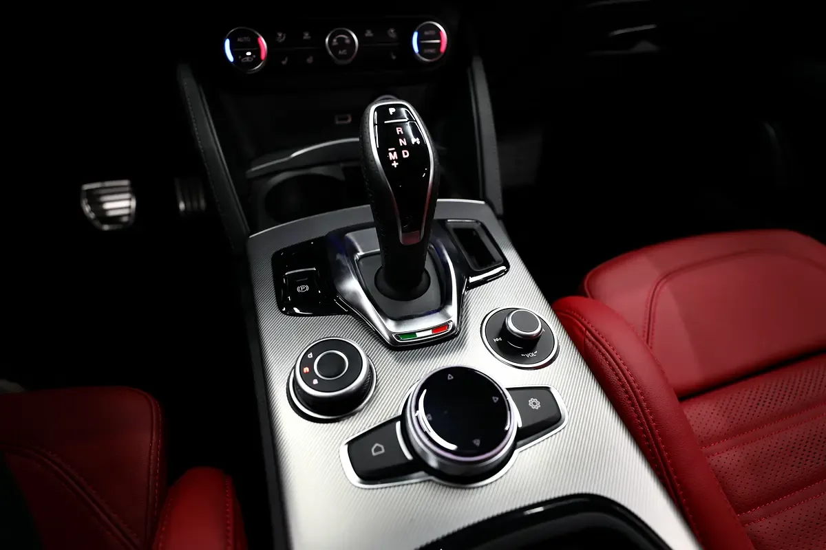 Alfa Romeo Stelvio 2.0 AT 4WD (280 hp) - 11