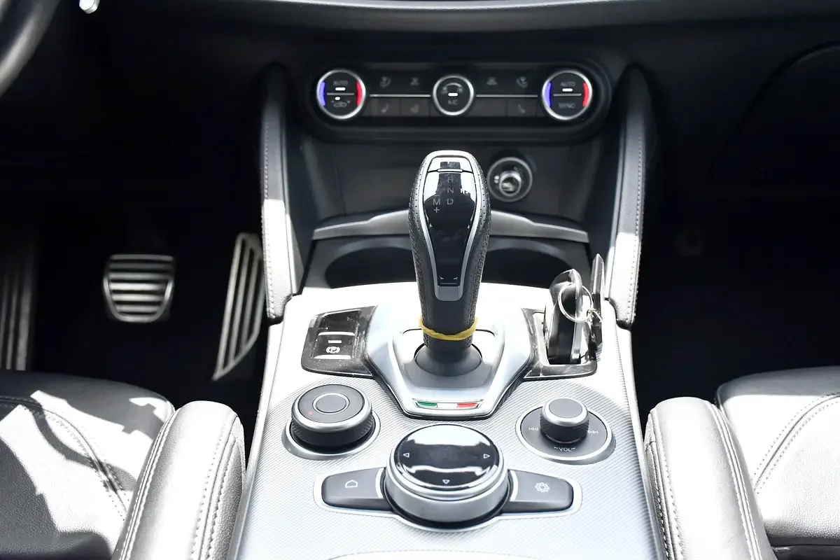 Alfa Romeo Stelvio 2.0 AT 4WD (280 hp) - 14