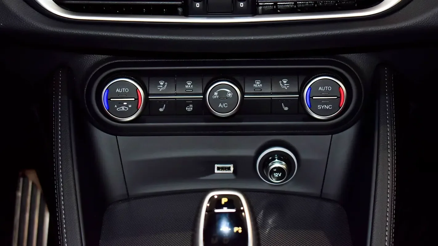 Alfa Romeo Stelvio 2.0 AT AWD (200 hp) - 14