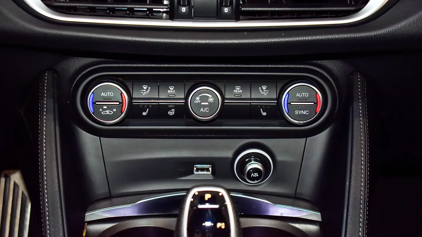 Alfa Romeo Stelvio 2.0 AT AWD (200 حصان) - 13