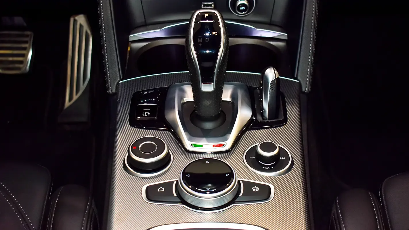Alfa Romeo Stelvio 2.0 AT AWD (200 حصان) - 14