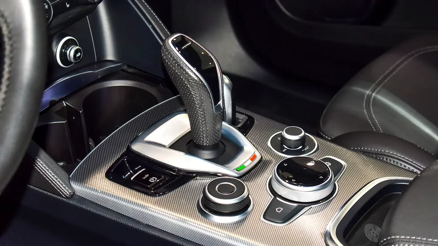 Alfa Romeo Stelvio 2.0 AT AWD (200 حصان) - 15