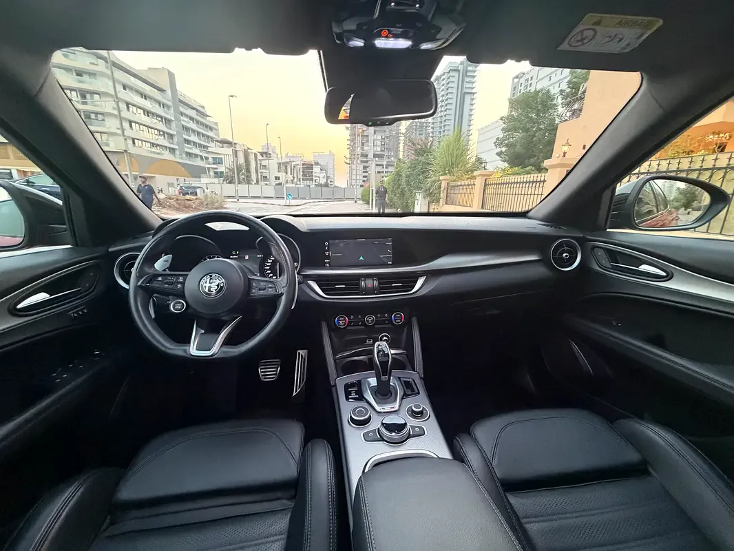 Alfa Romeo Stelvio 2.0 AT AWD (200 حصان) - 10