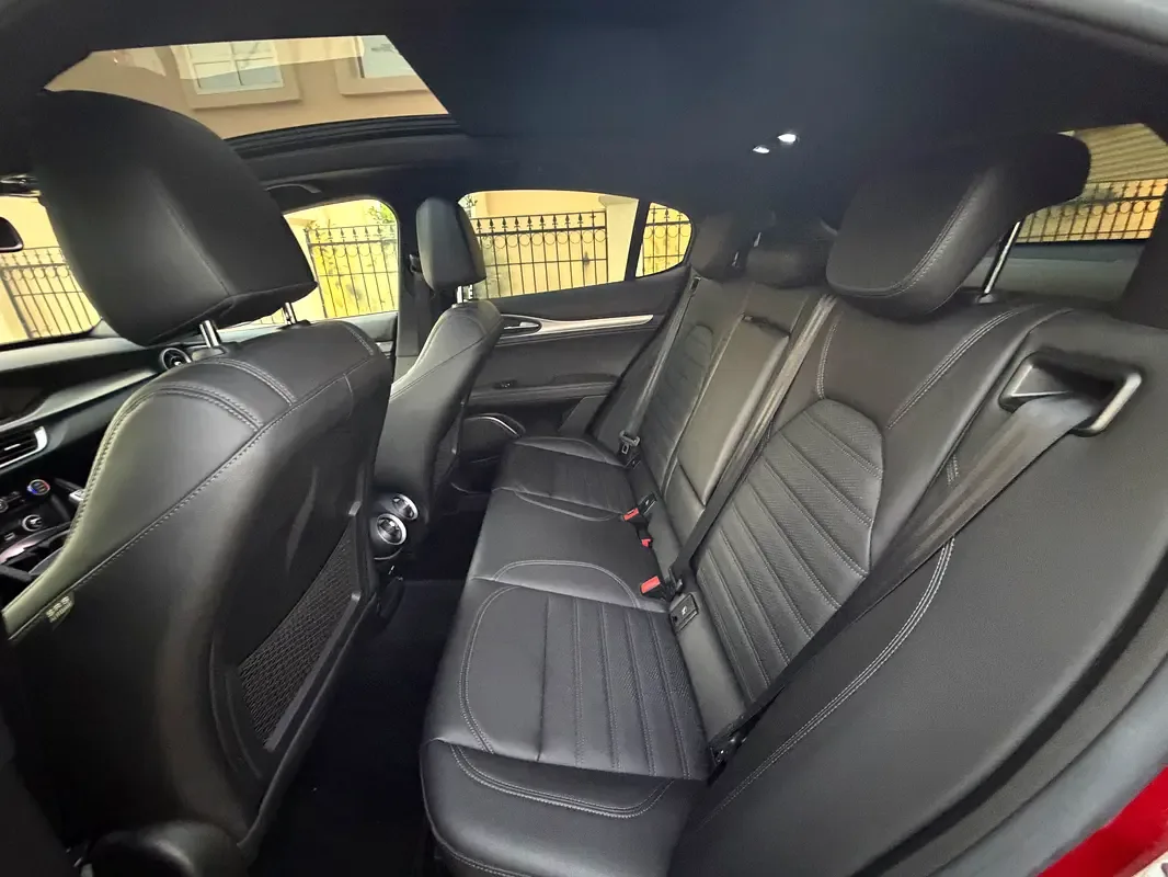 Alfa Romeo Stelvio 2.0 AT AWD (200 حصان) - 12