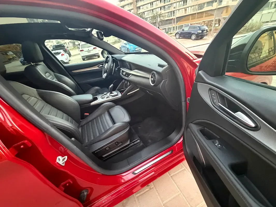 Alfa Romeo Stelvio 2.0 AT AWD (200 حصان) - 13