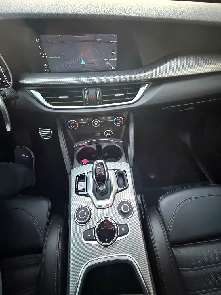 Alfa Romeo Stelvio 2.0 AT AWD (200 حصان) - 16