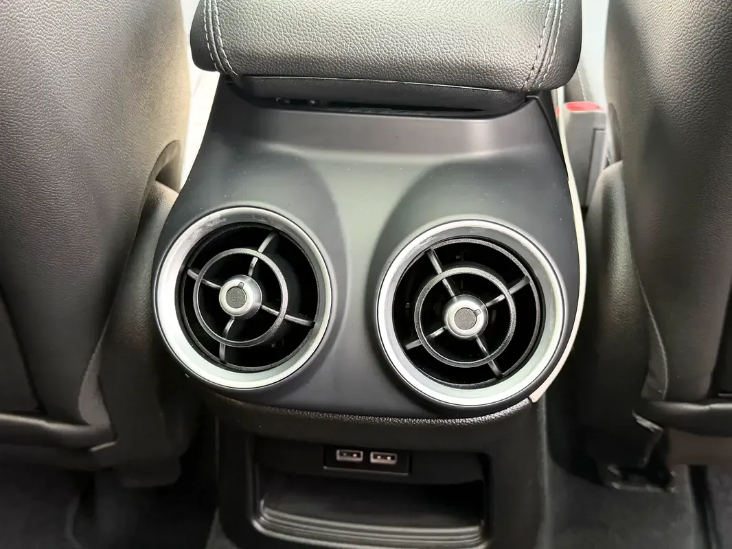 Alfa Romeo Stelvio 2.0 AT AWD (280 حصان) - 18