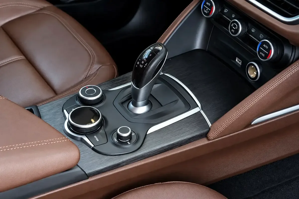 Alfa Romeo Stelvio 2.0 AT Q4 (280 حصان) - 11