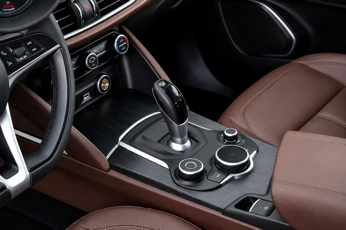 Alfa Romeo Stelvio 2.0 AT Q4 (280 حصان) - 13