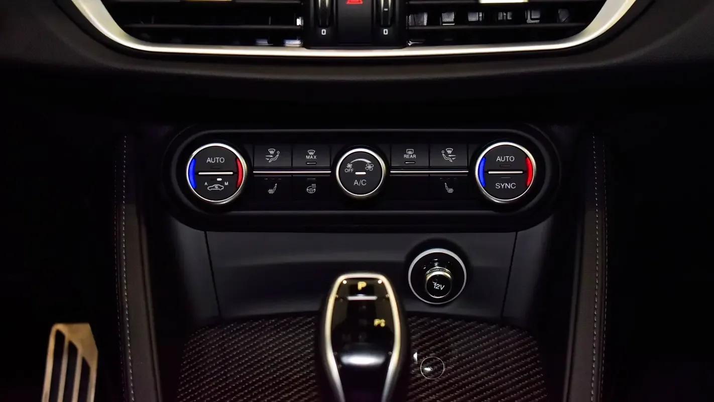 Alfa Romeo Stelvio 2.9 AT 4WD (520 hp) - 13