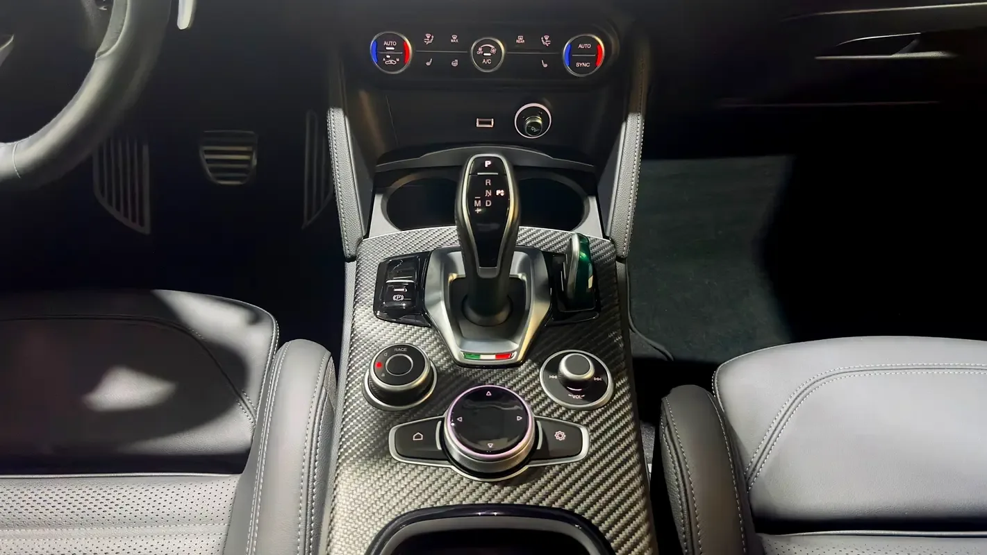 Alfa Romeo Stelvio 2.9 AT 4WD (520 حصان) - 15